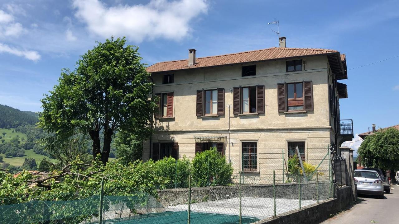Villa Il Maiale Bianco Bed & Breakfast Сан-Феделе-Інтельві Екстер'єр фото
