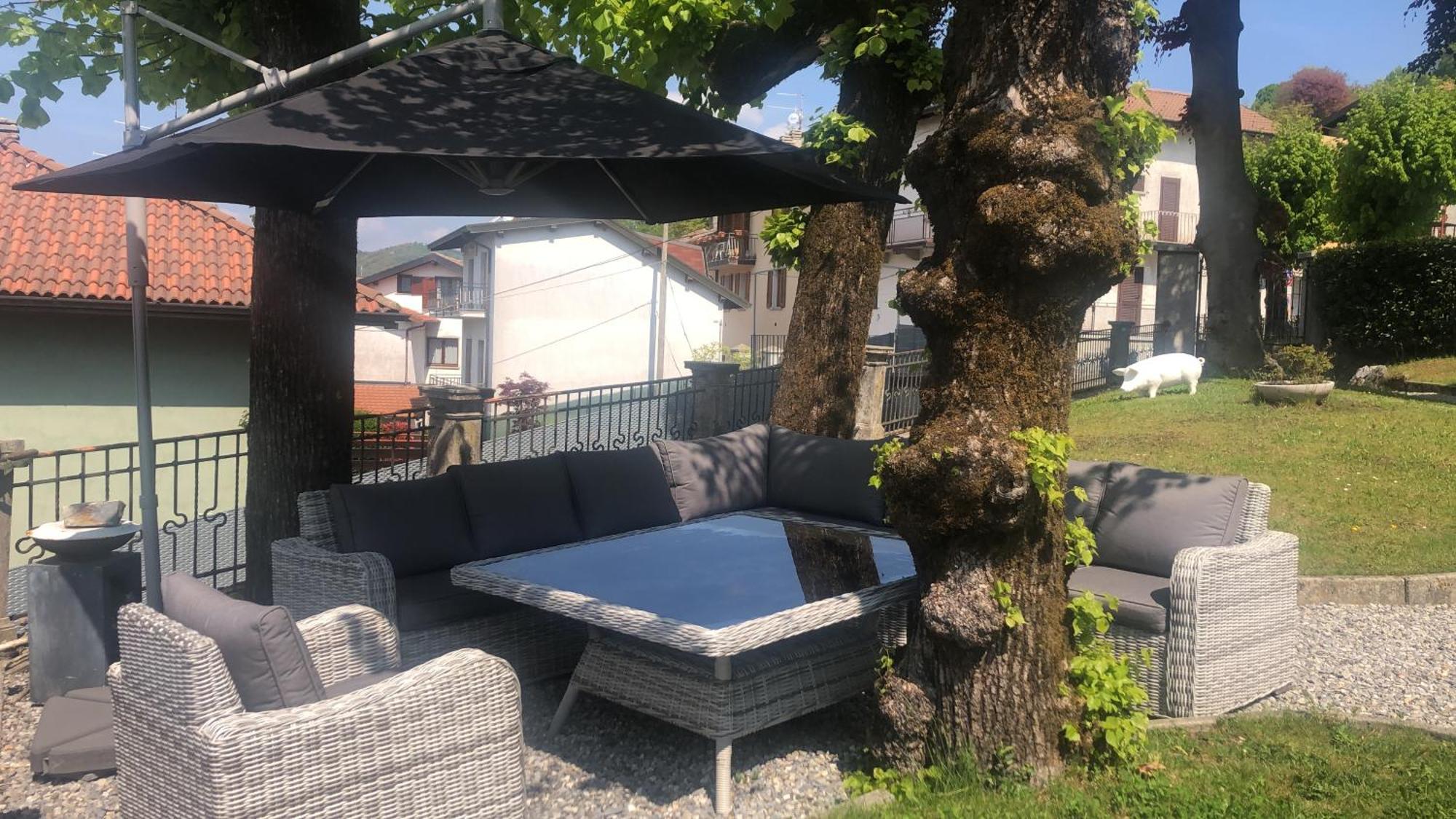 Villa Il Maiale Bianco Bed & Breakfast Сан-Феделе-Інтельві Екстер'єр фото
