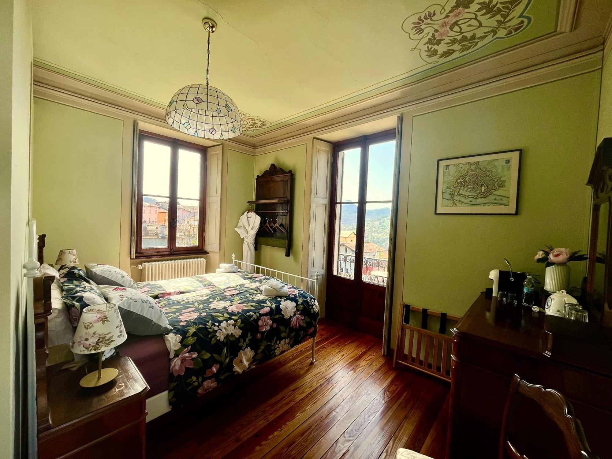Villa Il Maiale Bianco Bed & Breakfast Сан-Феделе-Інтельві Екстер'єр фото