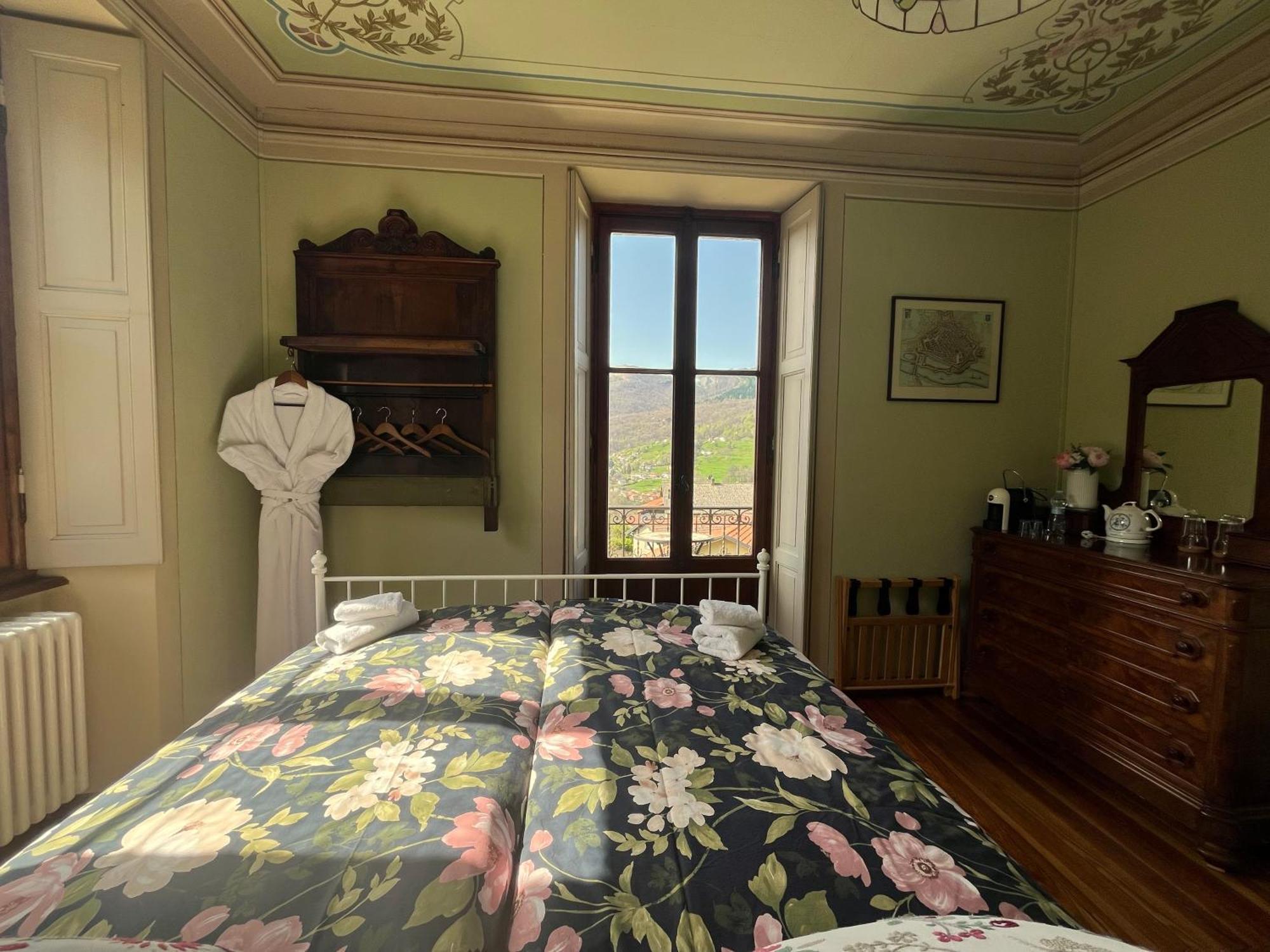 Villa Il Maiale Bianco Bed & Breakfast Сан-Феделе-Інтельві Екстер'єр фото