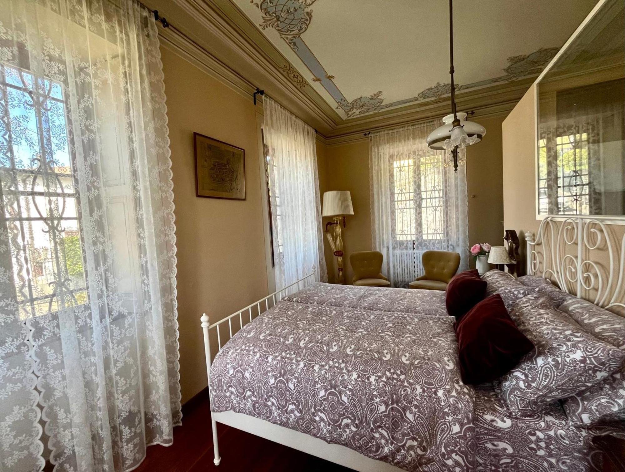 Villa Il Maiale Bianco Bed & Breakfast Сан-Феделе-Інтельві Екстер'єр фото