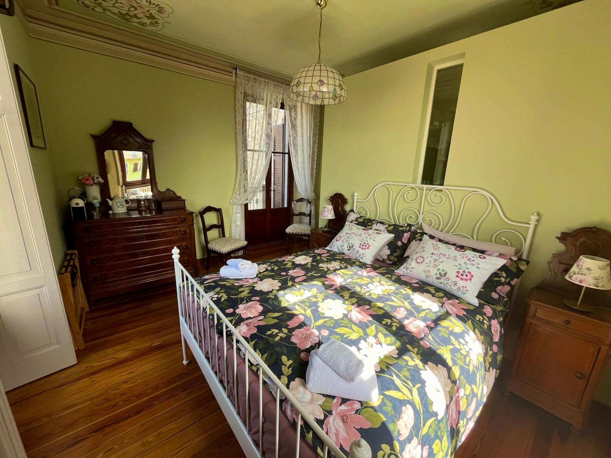 Villa Il Maiale Bianco Bed & Breakfast Сан-Феделе-Інтельві Екстер'єр фото